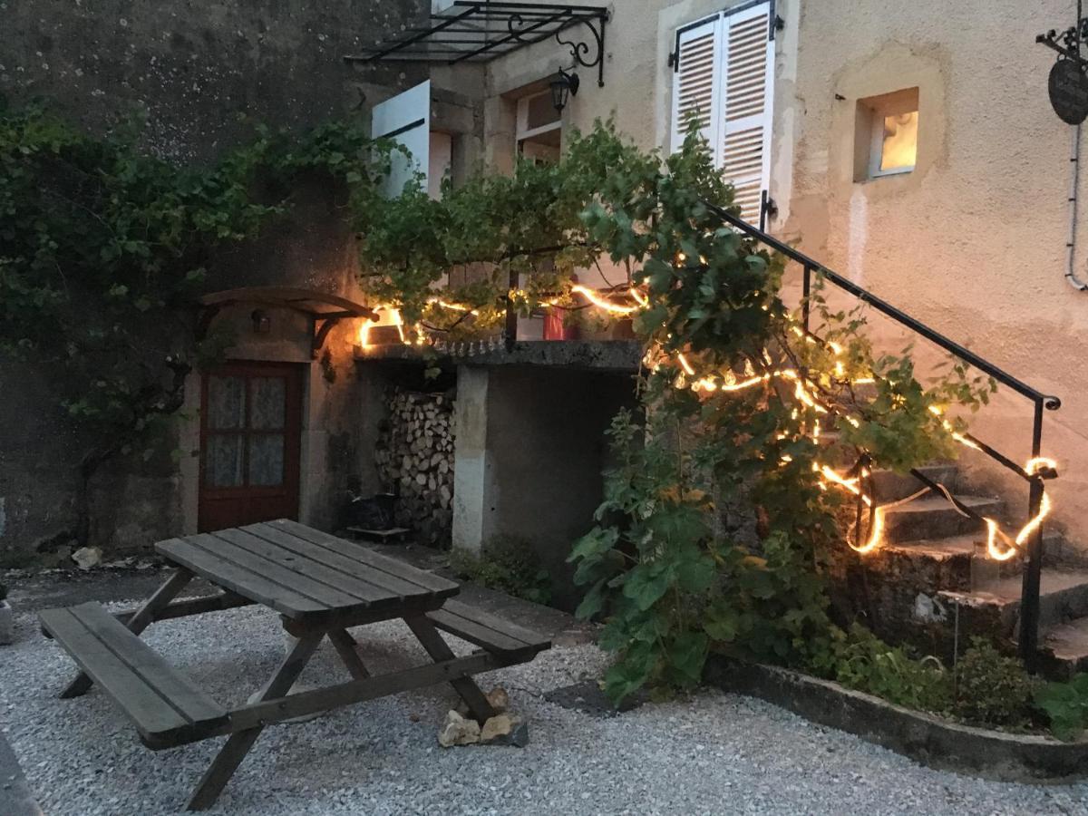 Gîte Chambre de la Tante Camille - Les Filles Tresy Passenans Extérieur photo